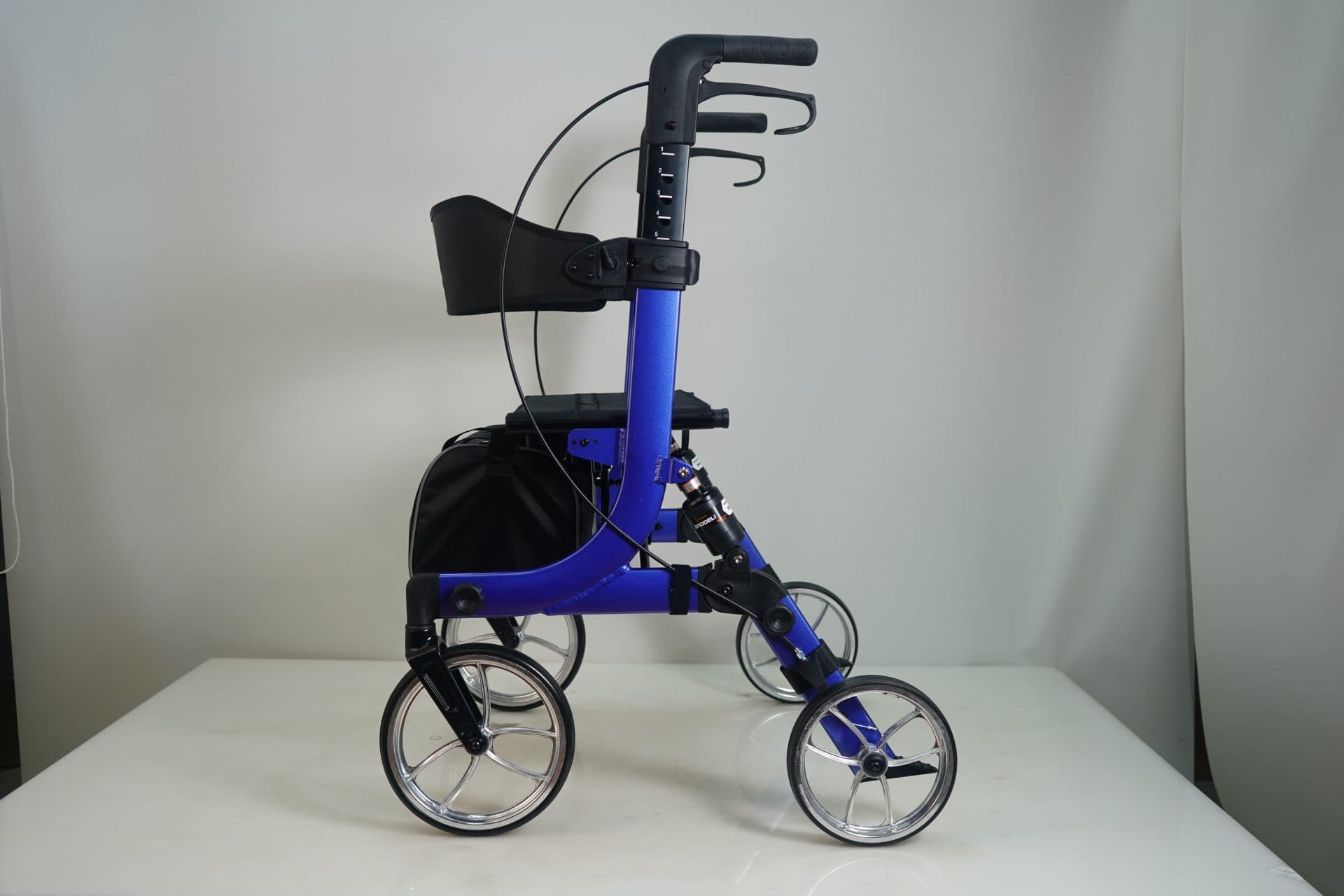 10” Deluxe Aluminum Euro Style Bariatric Rollator, 450Lb Weight Cap, Black, Red, White, Blue