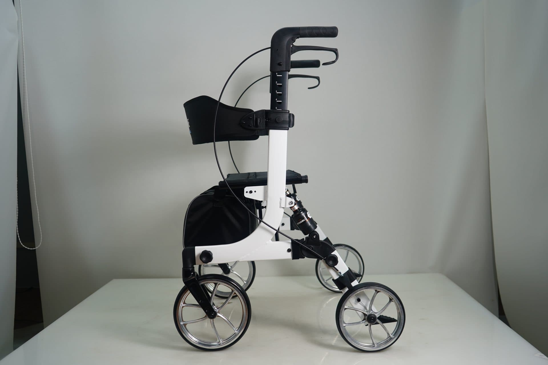 10” Deluxe Aluminum Euro Style Bariatric Rollator, 450Lb Weight Cap, Black, Red, White, Blue